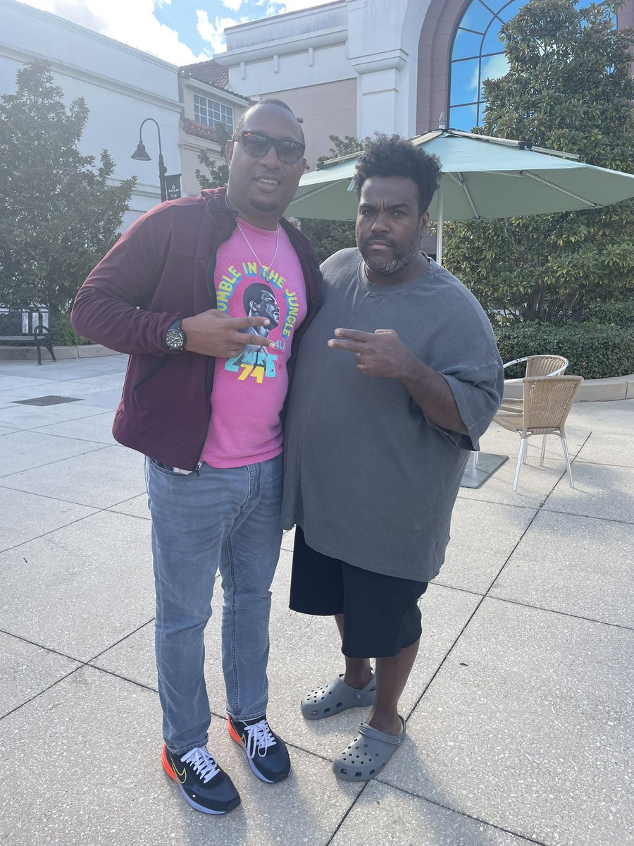 TimJonz's tweet photo. @RodneyJerkins thanks for being cool enough to stop and take a pic! Your music is always a reference when I make music. https://t.co/AZT4Y9ki33