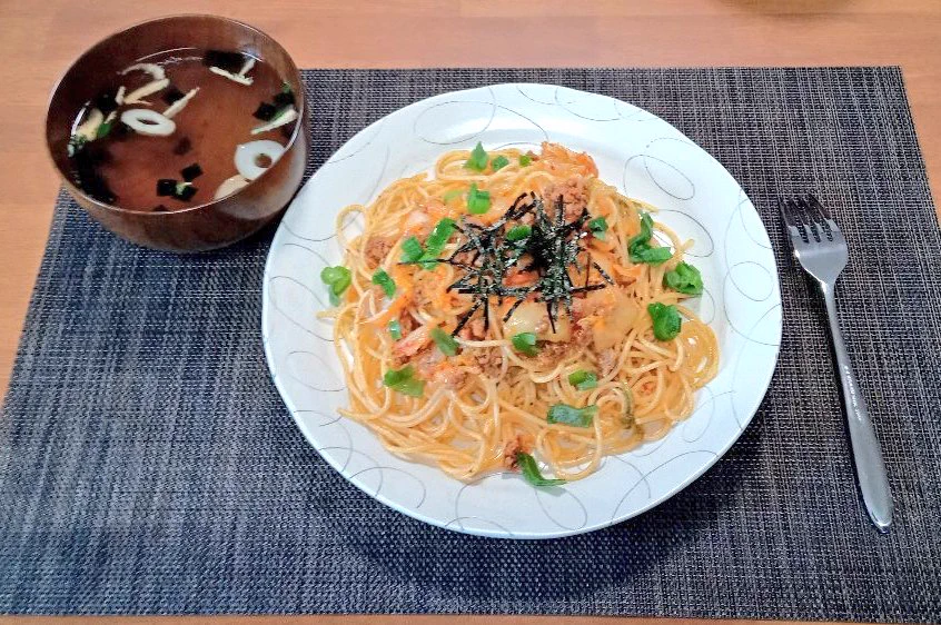 今日はビビンバ風パスタをチャレンジ🙌✨美味しかった😋✨青森県民なので源たれ使った！  