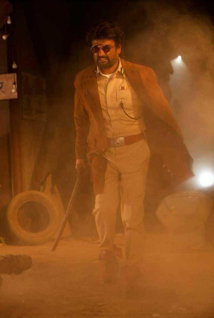 yesu_charu's tweet photo. #2YearsOfBBDarbar

Best Cop Movie.. Recent Years 💥💥💥💥
#DarbarBlockbuster
#Thalaivar169 https://t.co/wU2PToyYlr