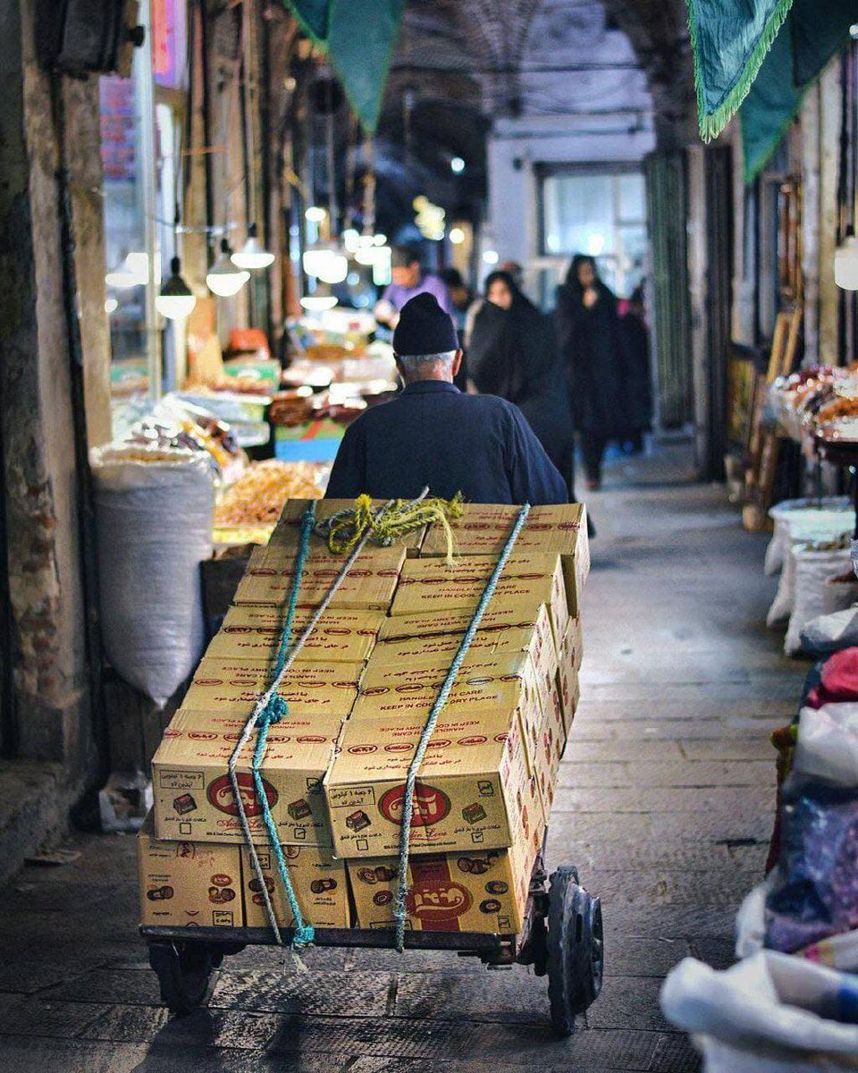 ZariParPar's tweet photo. بازار تبریز؛ بزرگترین سازه سرپوشیده آجری جهان
روزگاری #تبریز مرکز کشور #آزربایجان_جنوبی خواهد شد. آن روز دور نیست
#مرگ_بر_ایران
#هارای_هارای_من_تورکم https://t.co/glhmqNO20R