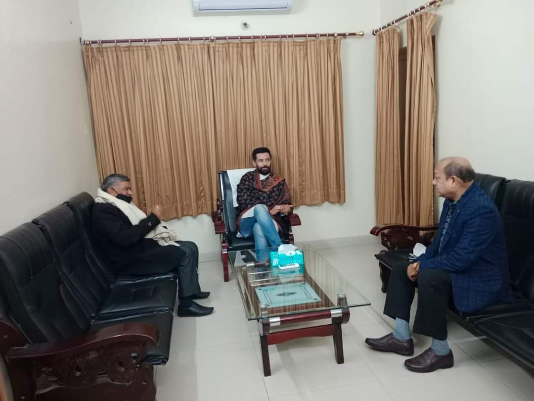 LJP4India's tweet photo. आज पटना श्रीकृष्णापुरी आवास पर लोजपा (रामविलास) के राष्ट्रीय अध्यक्ष आदरणीय श्री @iChiragPaswan जी ने जहानाबाद लोकसभा के पूर्व सांसद श्री अरूण सिंह जी से मुलाकात की। https://t.co/rmite6rz3o