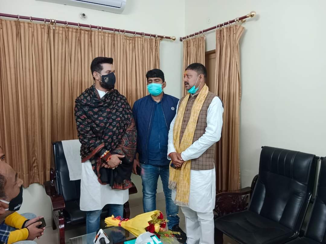 LJP4India's tweet photo. आज देशरी प्रखंड के मुखिया श्री संतोष कुमार सिंह जी ने पटना श्रीकृष्णापुरी आवास पर लोजपा (रामविलास) के राष्ट्रीय अध्यक्ष आदरणीय श्री @iChiragPaswan जी से मुलाकात की। https://t.co/npcELlViPc