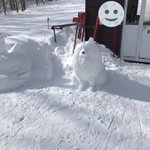 超カワイイ!雪で作った犬ちゃんの雪だるまがもふもふ!