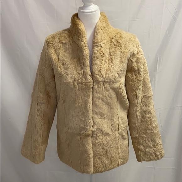 AllTreasures's tweet photo. So good I had to share! Check out all the items I'm loving on @Poshmarkapp from @brielle0925 #poshmark #fashion #style #shopmycloset #vintage #americaneagleoutfitters #rafe: https://t.co/sAul9TBFlF https://t.co/5kwyxHo0uh