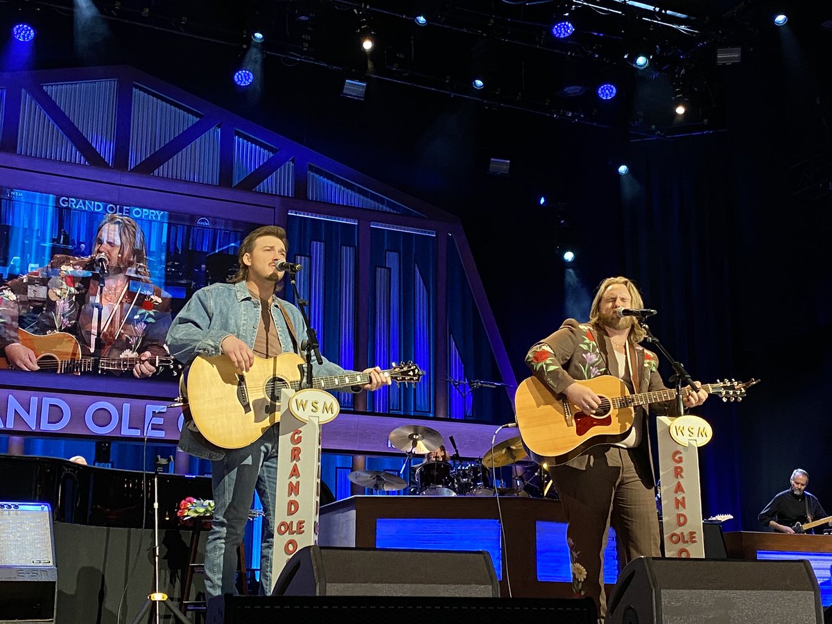 Surprise! <a href="/MorganWallen/">morgan wallen</a> joins <a href="/ernest615/">ERNEST</a> to perform their new duet “Flower Shops” 🎶