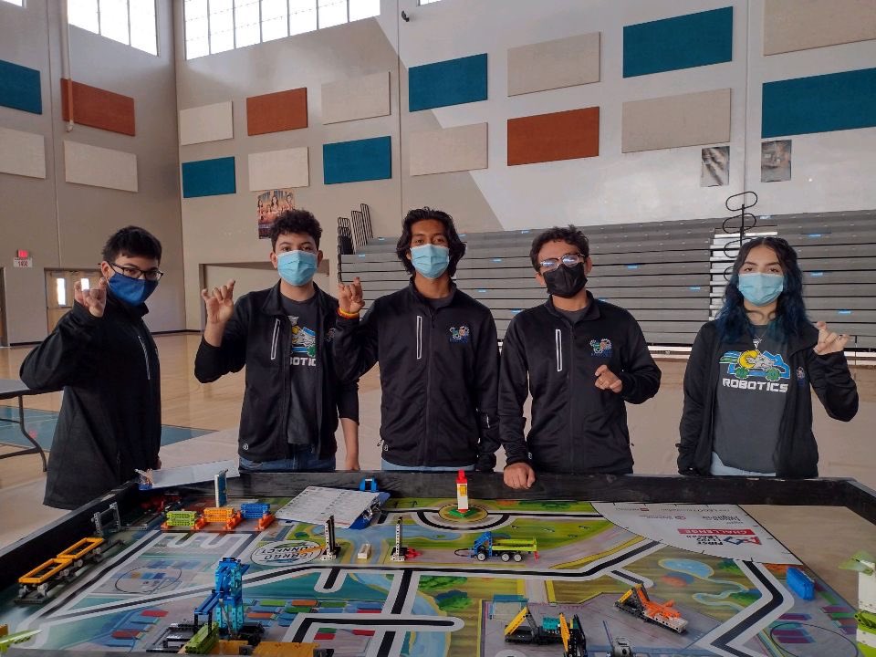 LRamirez_MHS's tweet photo. What a great day for #TeamSISD, Robotics and STEM education everywhere. MHS robotics is always happy help out with such a wonderful event. #RoboCom #FIRSTinspires https://t.co/PgSDrXmJOL