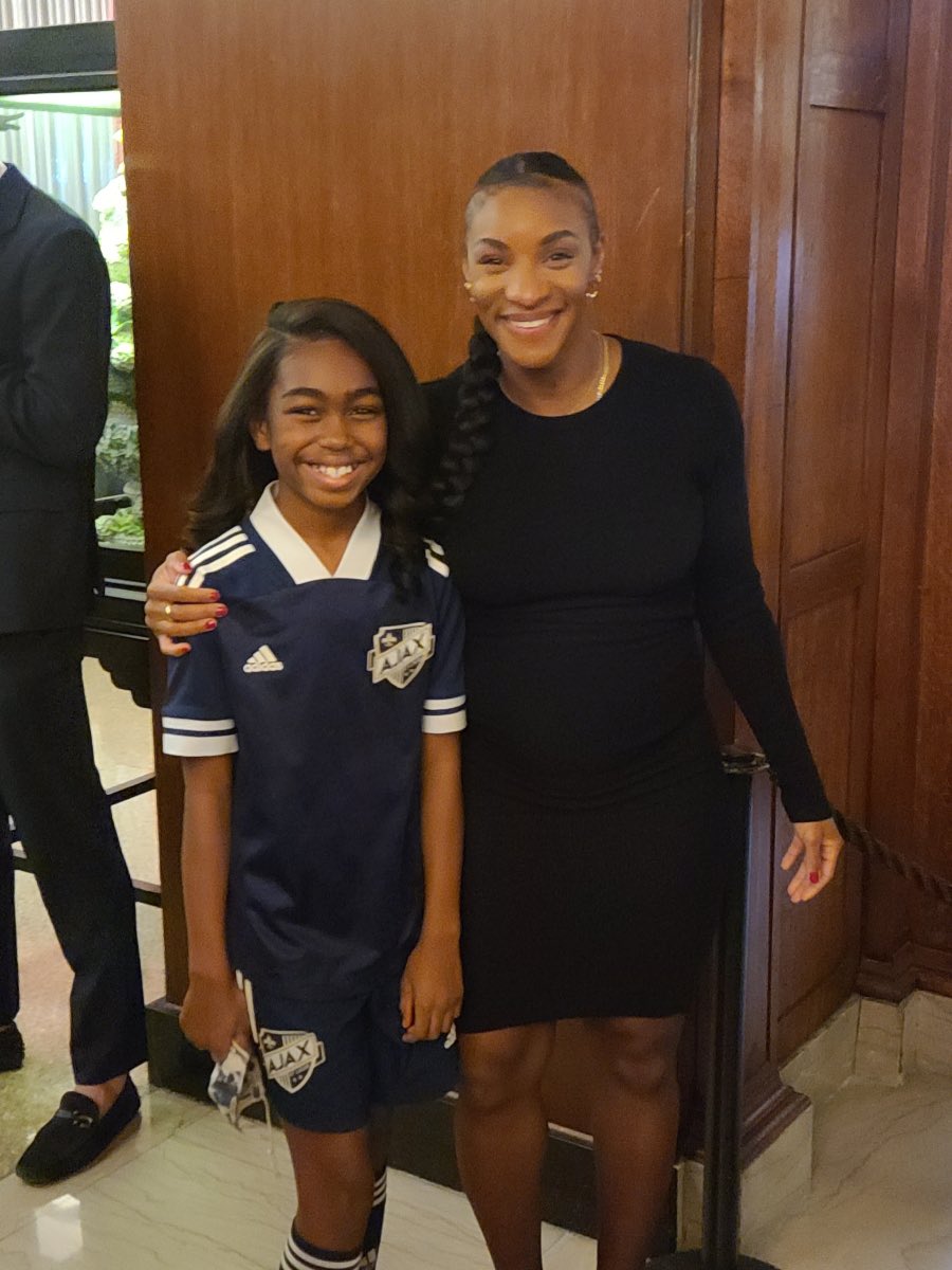 paigeahawthorne's tweet image. Had an amazing time mtg @Cdunn19 &amp;amp; @jaehowell18 repping some of my favorite teams @uncwomenssoccer @FSUSoccer at the @HermannTrophy banquet