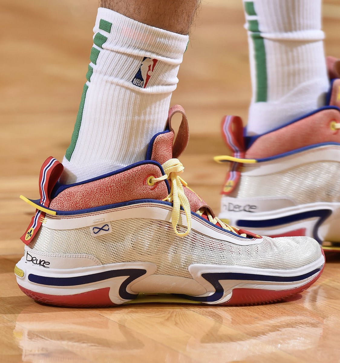 NickDePaula's tweet photo. St Louis flag down the heel for @JayTatum0 https://t.co/HtoZvZ8by0