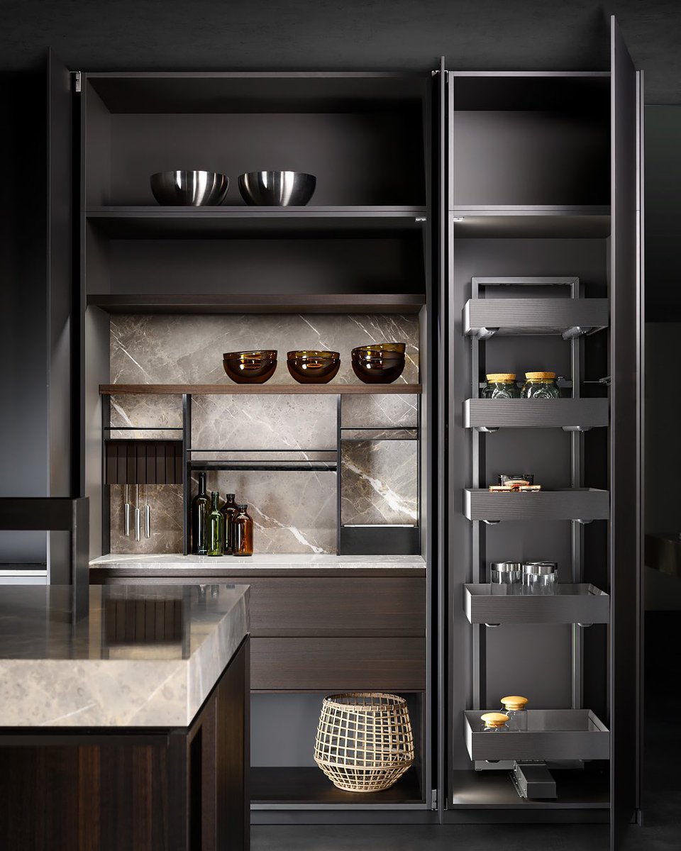 emptystudio's tweet image. No need to hide such tidy kitchen and its beautiful details. Get inspired by Emptystudio curated collections of Italian design kitchens and accessories.

↓
emptystudio.com

#madeinitaly #homedesign #kitchen #vanities #closet #timelessdesign #furniture #italianstyle