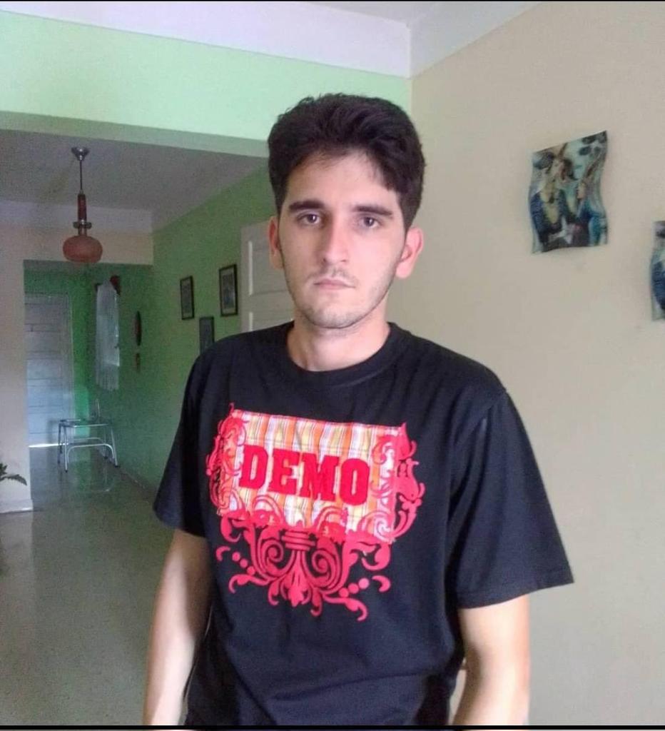 SanMemero's tweet photo. Este chico se encuentra desaparecido en la provincia de las Villas, su nombre es Alessandro Rodríguez Aguiar, cualquier información sobre su paradero contactar al 52578854.

La última vez que se supo iba para la Marta Abreu.

Hagamos viral esto, solo imaginen como está su familia https://t.co/plD1qYcXTy
