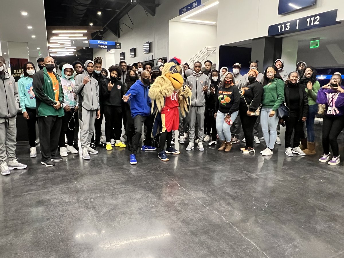 foundation_pol's tweet photo. Birmingham Squadron Game night with Lane Harper's Power of Life Foundation.  Our special guests for tonight's home game was the @_vikingsbball Huffman High School Boys Basketball Team and Staff.  
#birminghamsquadron #laneharper #polfoundation #reebok #vikingnation https://t.co/r5sfPsTc71