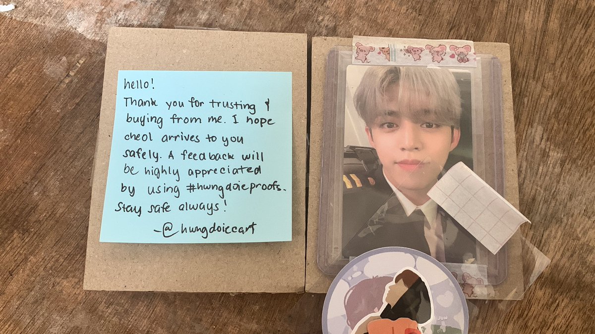 W0NH0ME's tweet photo. nakauwi na siya 😭 super bilis ng shipping and may pa free stickers pa si seller huhu. will order again ❤️ #hwngdoieproofs https://t.co/Il1vDLm2op