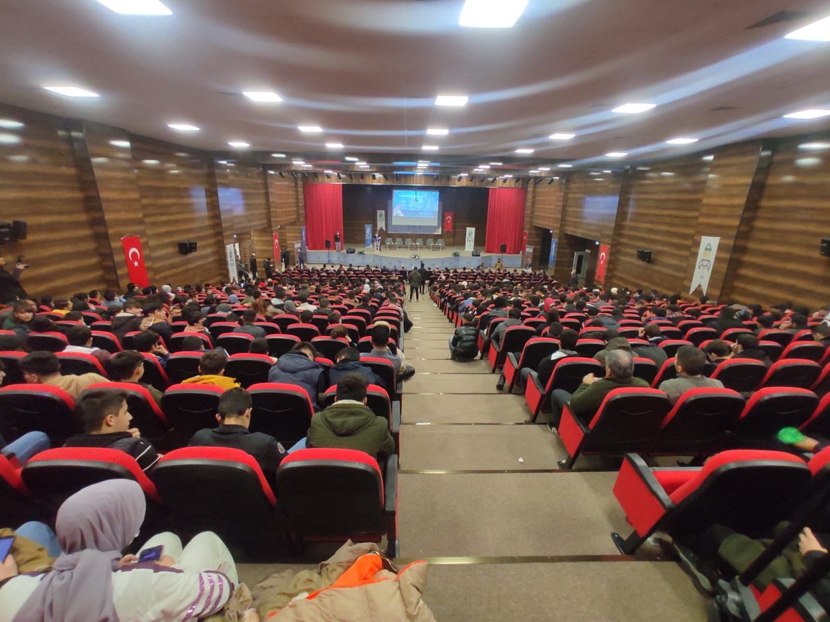 📍#NetKonuşalım  VAN’da 

Ankara Mv. Sn. <a href="/zyildiz_/">Zeynep Yıldız</a>'ın moderatörlüğünde
<a href="/AKbilgitek/">AK Parti Bilgi İletişim Teknolojileri</a> Başkanımız
Sn. <a href="/DrOmerileri/">Dr. Ömer İleri</a>, <a href="/dijital/">Dijital</a> Başkanımız Sn.@AliTahaKoc_ sunumları başlayan program #NetKonuşalım soru cevap ile devam etti. Enerji ve heyecan dolu genç kardeşlerimize teşekkür ediyoruz