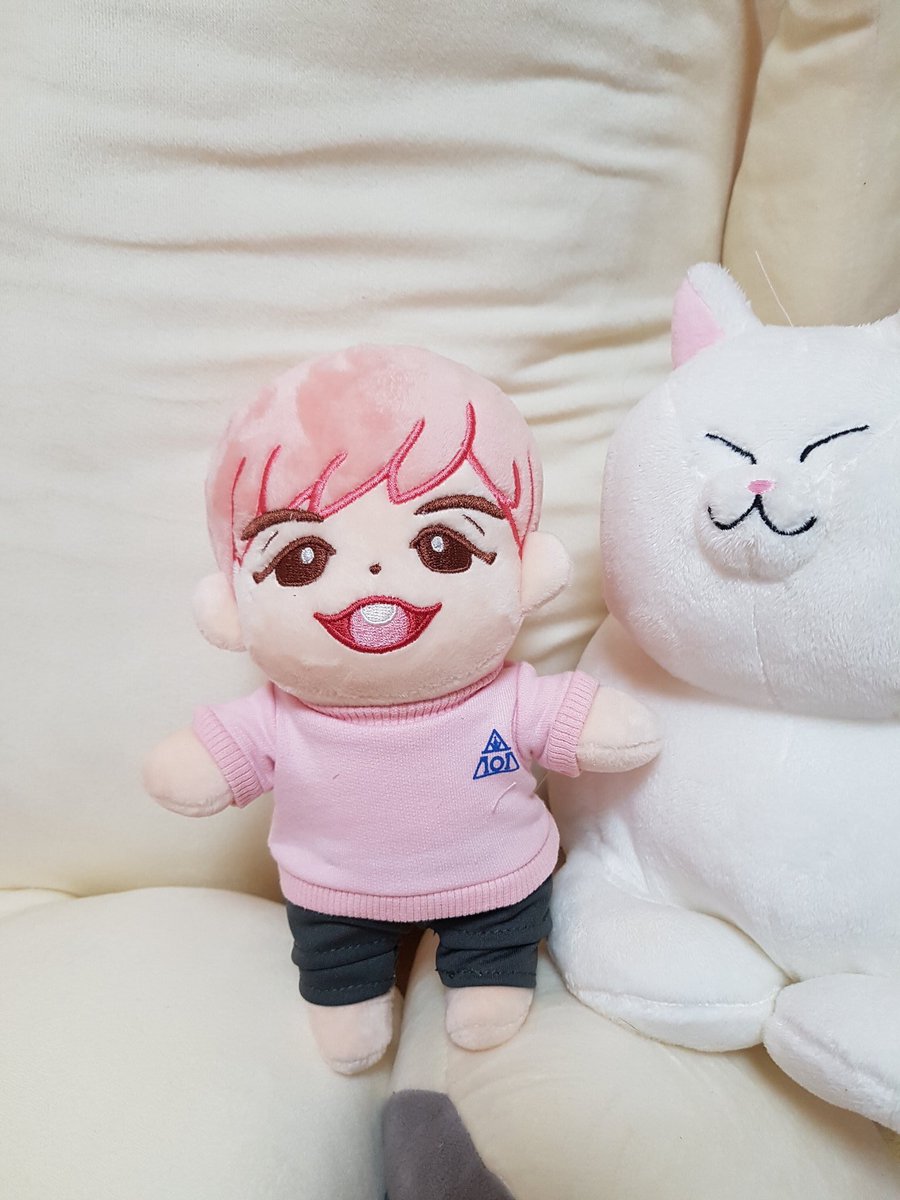 모찌즈 옷장 재고정리합니다!
.
모찌훈 교복 3천원 (재고 1개)
프로듀스101 연습생복 2천원 (재고 3개)

배송비 별도, 디엠주세요!