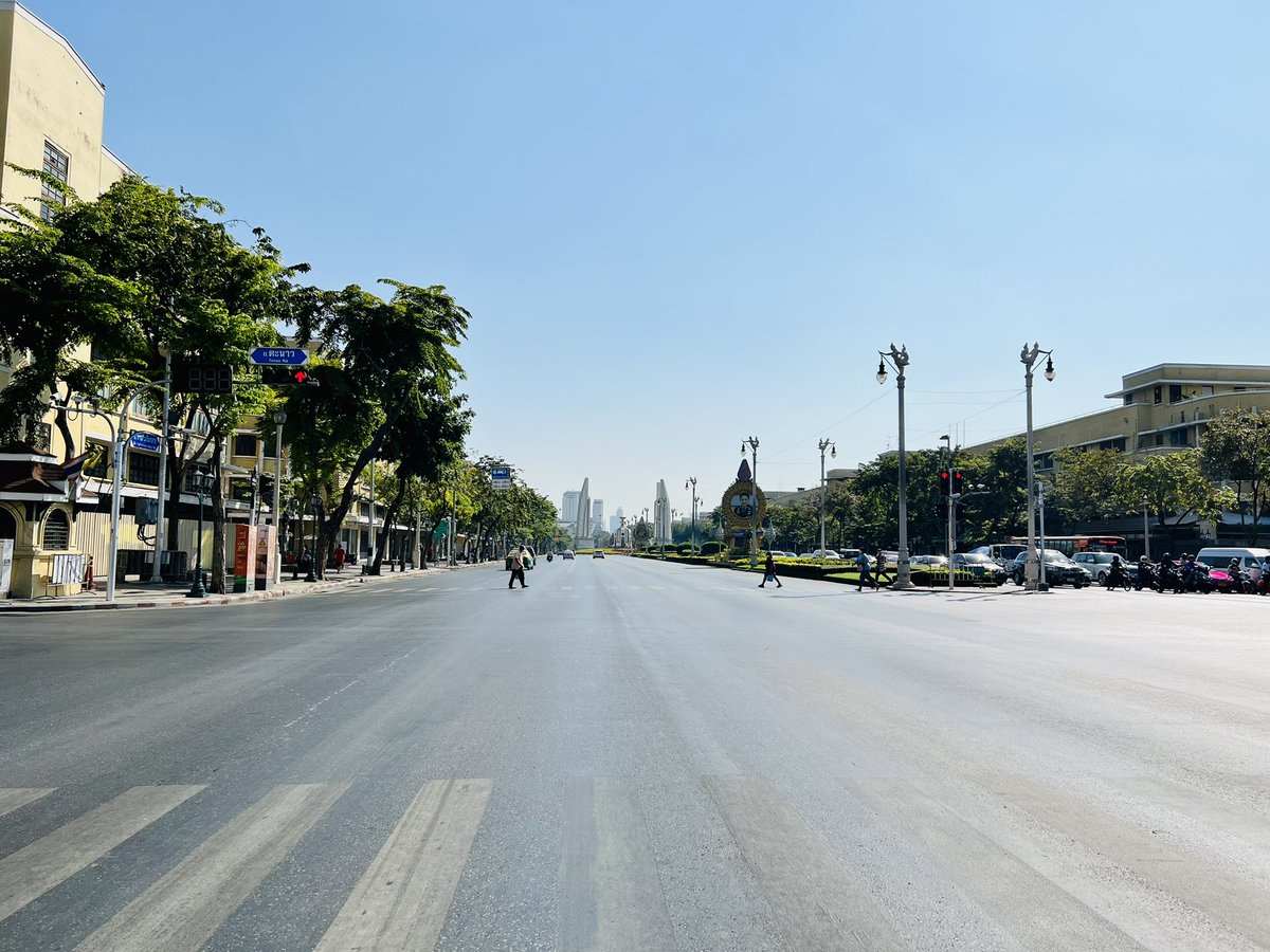 Sromee1L's tweet image. ⏰จากศิริราชข้ามพระปิ่นเข้าราชดำเนินนางเลิ้งพระราม6ถึงรามาใช้เวลา15นาที11น.ถนนโล่งมากแดดแรงส์🌞ของวันอาทิตย์ที่สองของปี #Traffic #hellosunday #ontheroad #sunny #bluesky #illovebangkok @js100radio @MrVop @Meej_light