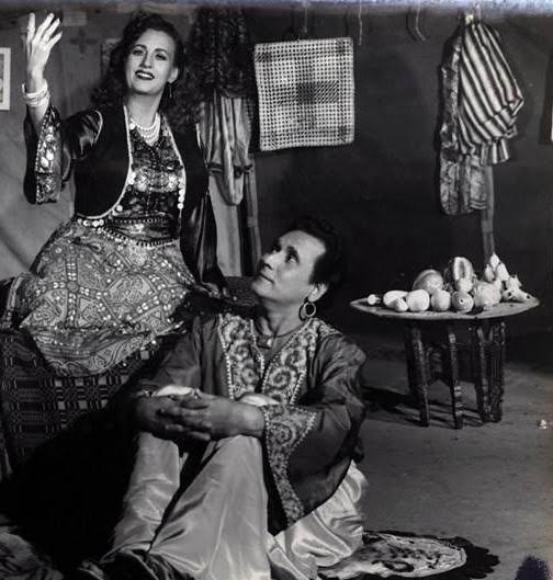 BombayBasanti's tweet image. Tributes to the original stunt queen of Bollywood, the favorite of thrill lovers, #FearlessNadia Mary Ann Evans on death anniversary 🙏

With husband/filmmaker #HomiWadia #Nadira 
co-star #JohnCawas