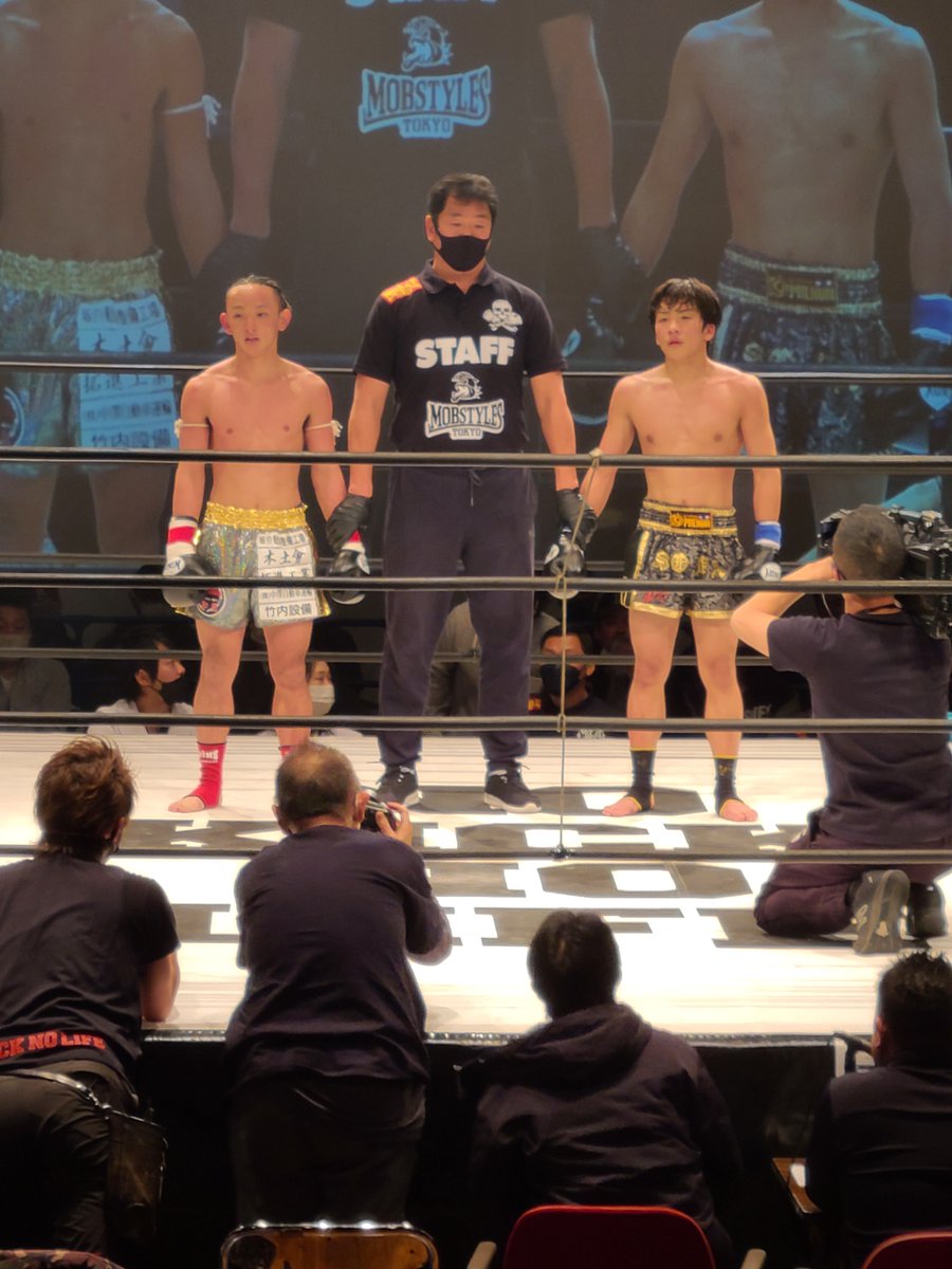 serval87's tweet photo. 第1試合　50kg契約　3分3R　天馬（ウィラサクレック・フェアテックス西川口／WMC日本ライトフライ級王者）　杉山空（HEAT）　杉山判定勝ち。 https://t.co/4k5mqMS8P4