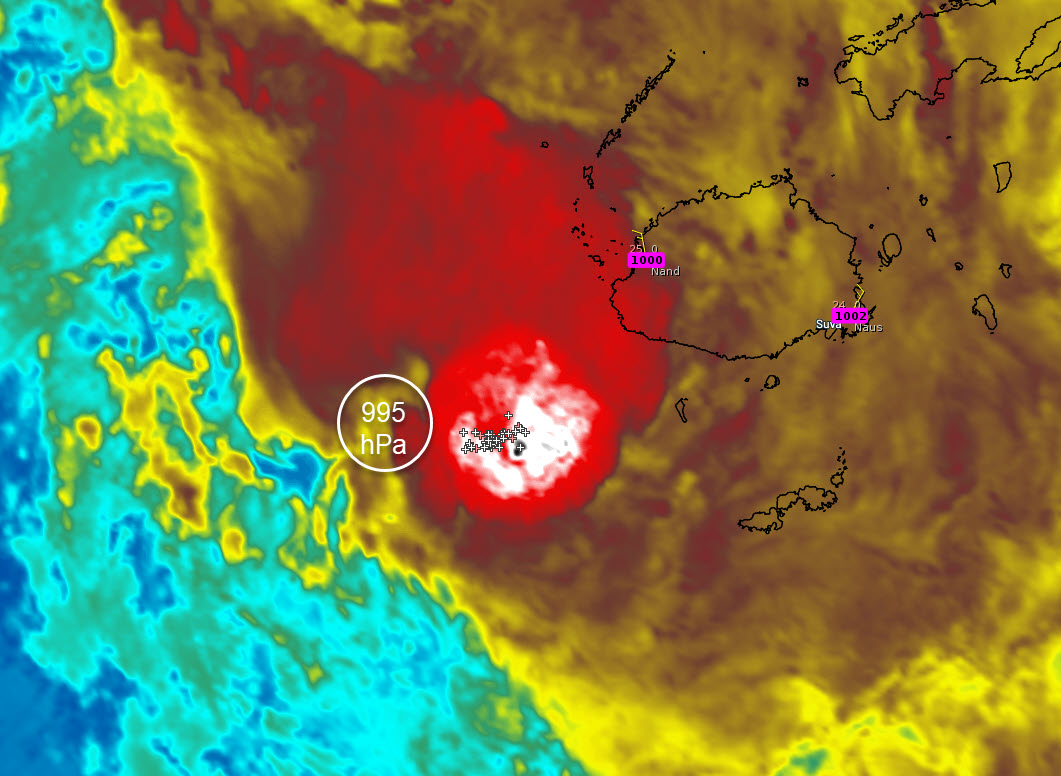 HaurakiGulfWx's tweet photo. Tropical #cyclone #05P #03F is attempting to build an an initial inner eyewall, 400km to the SW of Nadi, Fiji. Deep convection in the SE quadrant with cloud tops reaching into stratosphere, frequent lightning. Nadi pressure now down to 1000 hPa. Tracking https://t.co/TVgMqeZkRO https://t.co/py9OxSZcVR