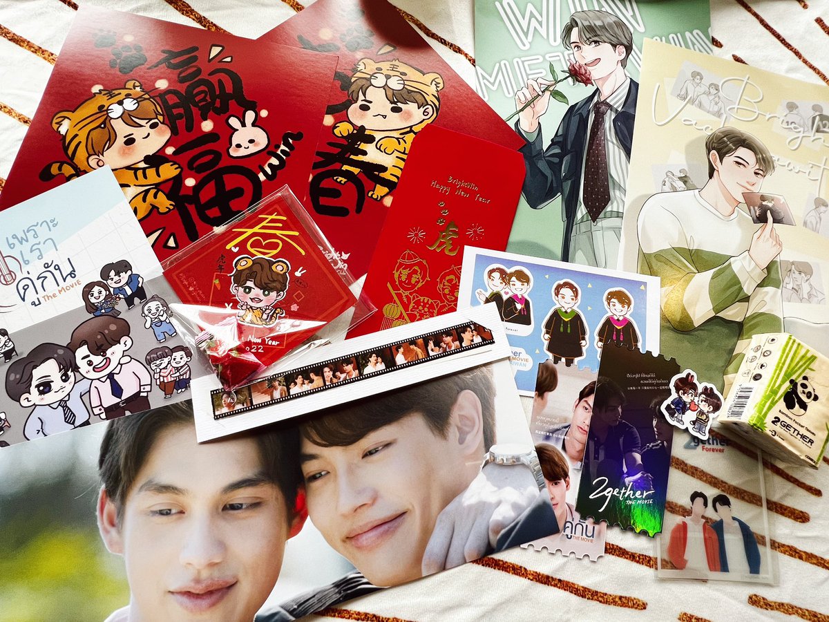 achiu_h's tweet photo. 一開始還跟坐在旁邊的@iamwan_tw 約好親親跟畢業活動要互相提醒，結果泰坦廳真的什麼都看的好清楚，震撼到睡意都跑了😳
最後感謝影片真的心臟跳得超大力，全身都捲曲在一起，最後感謝威視也謝謝有人一起喊🤣

感謝@Brightwin_twfc @bbrightvctw @winvitamin_tw 舉辦包場🙏

#2getherTheMovieinTAIWAN https://t.co/SH8edixIJI