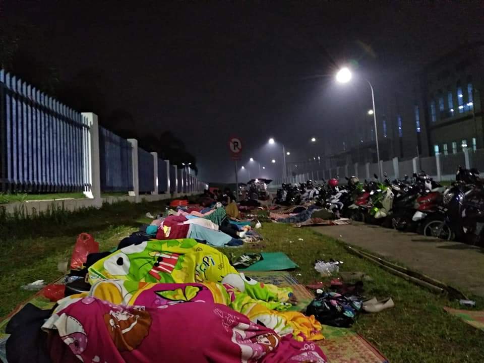 ZDawsen's tweet photo. dinginnya angin malam tidak menyurutkan kami berjuang melawan ketidakadilan..

#IndonesiaBoikotAice https://t.co/N9Rrc8O680