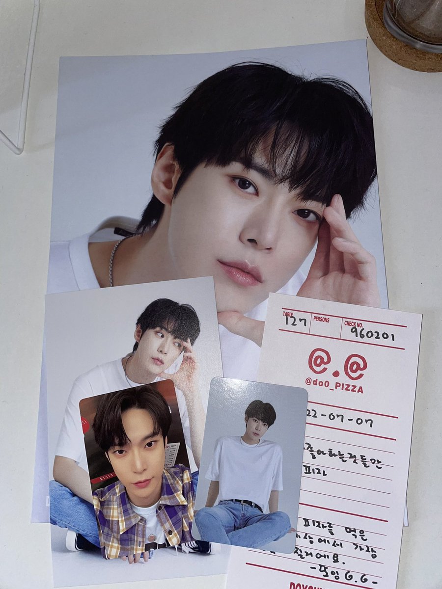 _fshuuuubnny's tweet photo. got my hands on doyoung season greetings set hshsshs hes so cute for what 🥺😩❤️
thank you @renjun_chang for this hshsh didn’t expect it to arrive this fast! ✨ https://t.co/aldzih5GDz