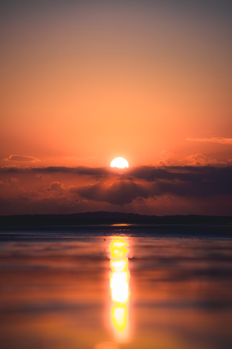 rossisreality's tweet photo. A #sunrise captured at #murlough #beach #NorthernIreland

 #photography #photography #sunrisephotography #picoftheday #RiseUp #goodmorning https://t.co/pntJQ9MDJp