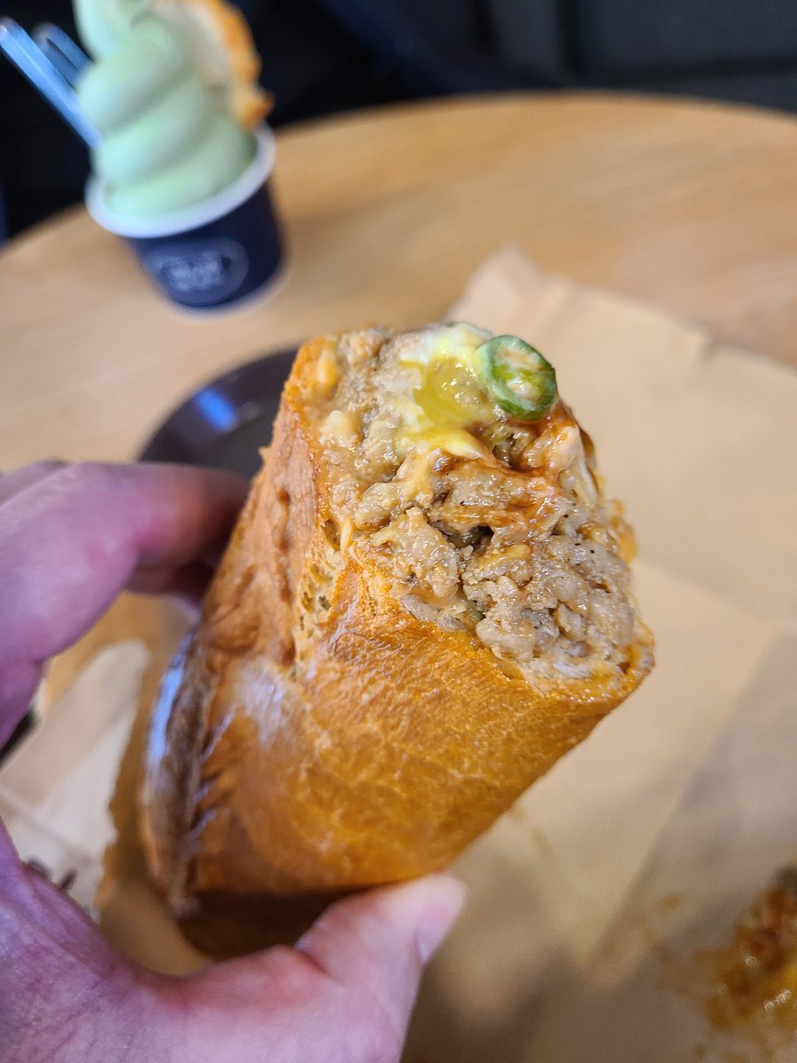 JackPK1194's tweet photo. 여수 좌수영 바게트버거
#여수좌수영바게트버거 #여수맛집 https://t.co/ZqeR4CByYh