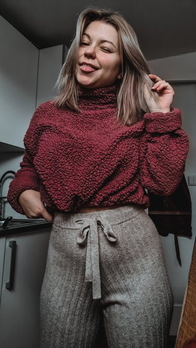 Making breakfast, live in a few minutes   https://t.co/r2dXjlY6Nu https://t.co/PtVPGsHwMl<a href="/tag/ootd"class="tags"><span>#ootd</span></a><a href="/tag/styling"class="tags"><span>#styling</span></a><a href="/tag/fallfashion"class="tags"><span>#fallfashion</span></a>