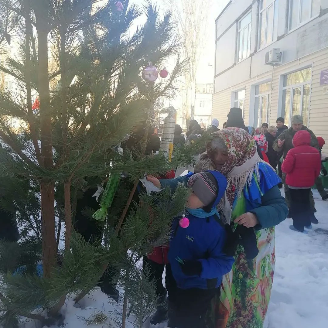 Общество ветеранов и Ставропольского района,женсовет села Борковка и ДОВ ПВ "ЗАСТАВА-63" 09.01.2022 посетили ГКУ СО ЦП ДОПР СОЗВЕЗДИЕ  провели игры на  свежем воздухе  и познавательную
викторину, а напоследок  все уютно устроились в столовой и кушали пироги на душевном чаепитии!