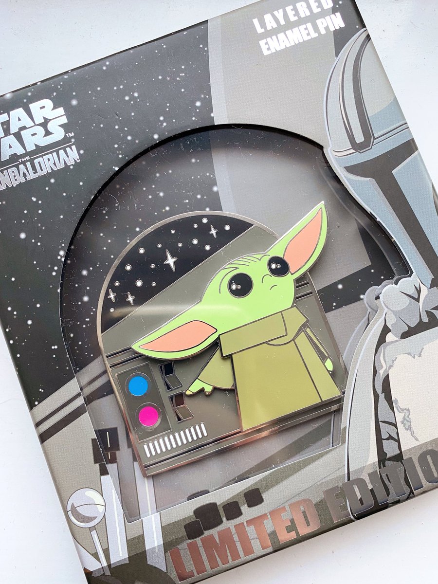 TheDisneyHunter's tweet photo. A thread of my @Loungefly Pin collection📍❤️ Starting with my favourite Grogu 💚 his little hand slides up and down to touch both buttons! So cute 🥰 

#loungefly #disneypin #grogu #disney https://t.co/Ze1zhTtBPX
