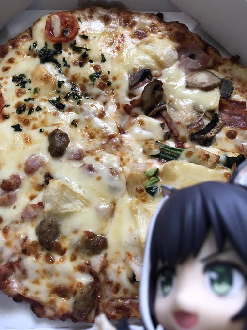 日曜日と言えばピザよねー!
(トリプルミルフィーユよ!) 