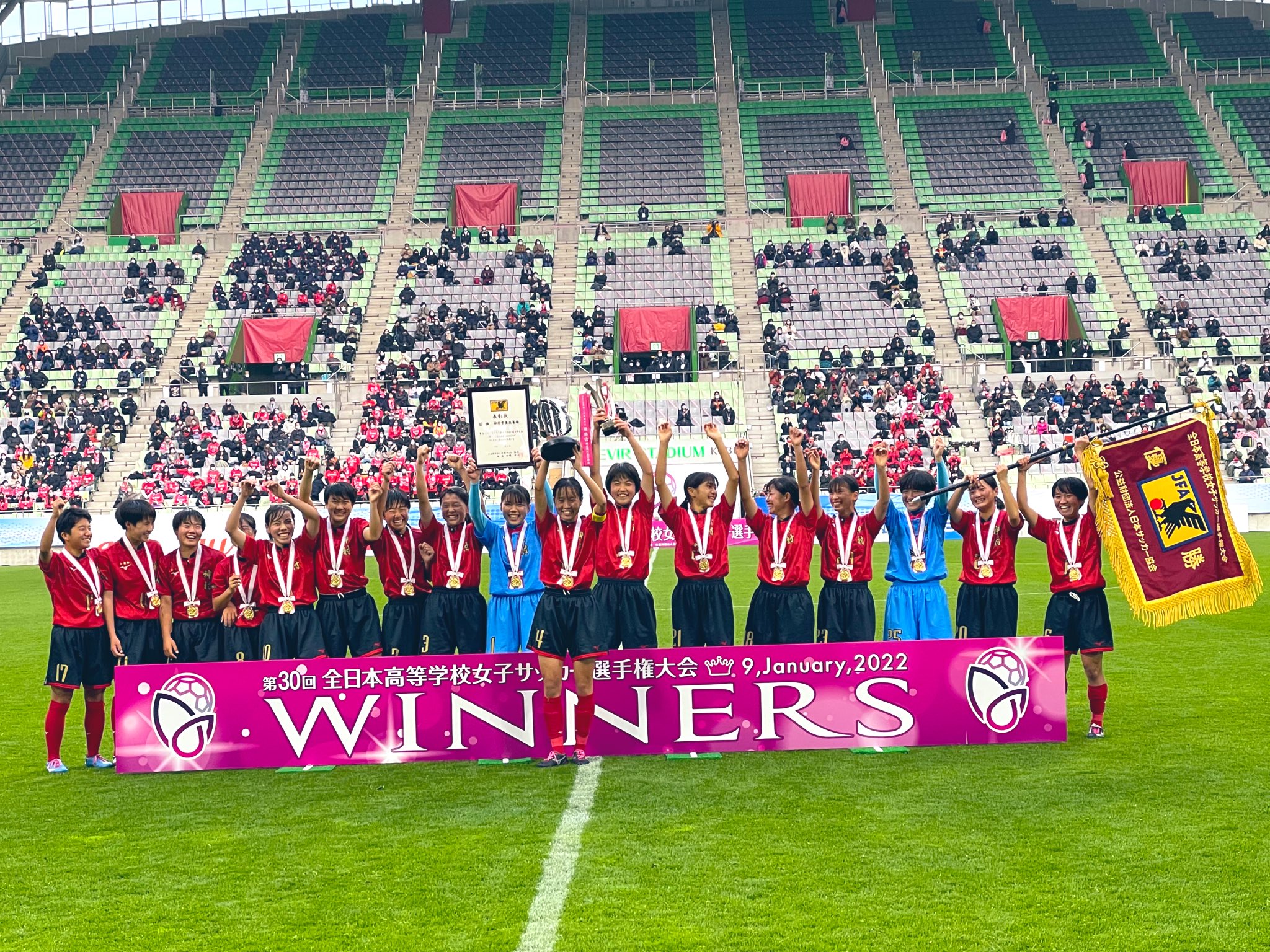 Tbs高校女子サッカー 第30回 全日本高校女子サッカー選手権 優勝 は 神村学園高等部 16大会ぶり3回目 そして夏冬2冠達成です 準優勝は 日ノ本学園 選手 関係者のみなさん お疲れ様でした Tbs T Co Ptnq0q5rfg Twitter