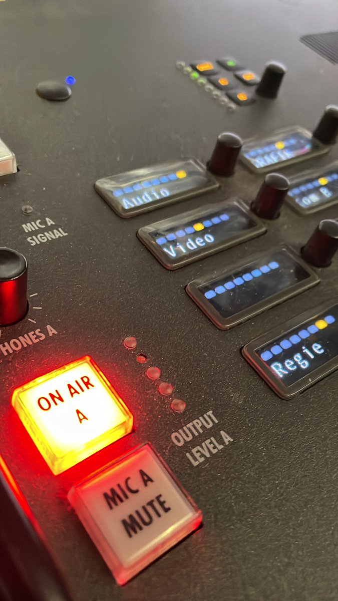 Twittert #Live mit! #EBBNIT 🏒 <a href="/Eisbaeren_B/">Eisbären Berlin</a> <a href="/Ice_Tigers/">Nürnberg Ice Tigers</a>