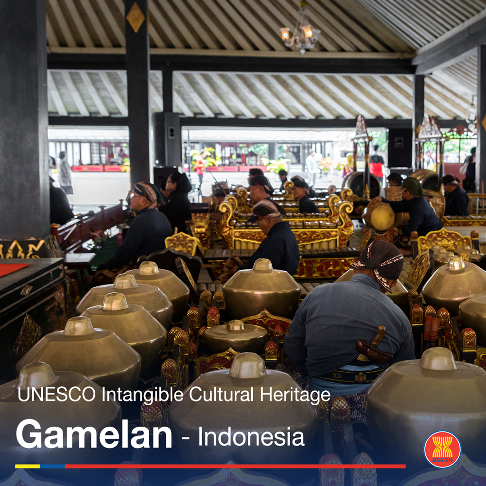 #Indonesia recently had Gamelan added to the list of UNESCO Intangible Cultural Heritage! The traditional percussion orchestra is an integral part of Indonesian identity dating back centuries. Gamelan is usually performed in rituals, ceremonies, theatres and as music therapy.