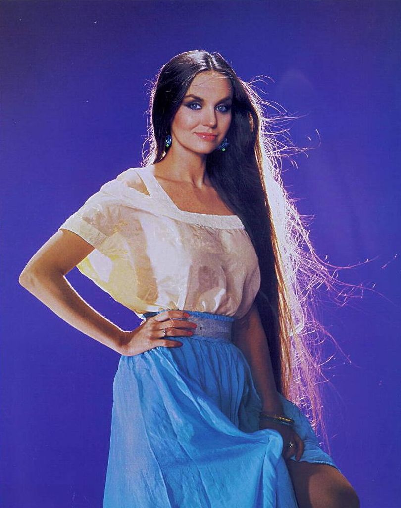 Happy Birthday to Crystal Gayle.
( January 9, 1951) 