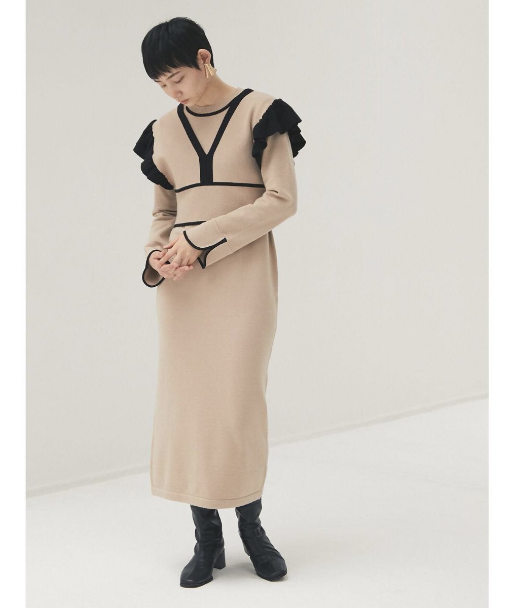 BUDOFASHION's tweet image. 顔タイプ診断で直線が多めと言われた方はかっこいいデザインや柄を勧められがちですが、お袖フリルや淡いカラーもいいですね⭐️

華やかなイヤリングを合わせて着ていただきたい☺️✨

▶︎armonia/フリルベストセットワンピース
▶︎UNITED TOKYO/フラッグバイカラーブラウス