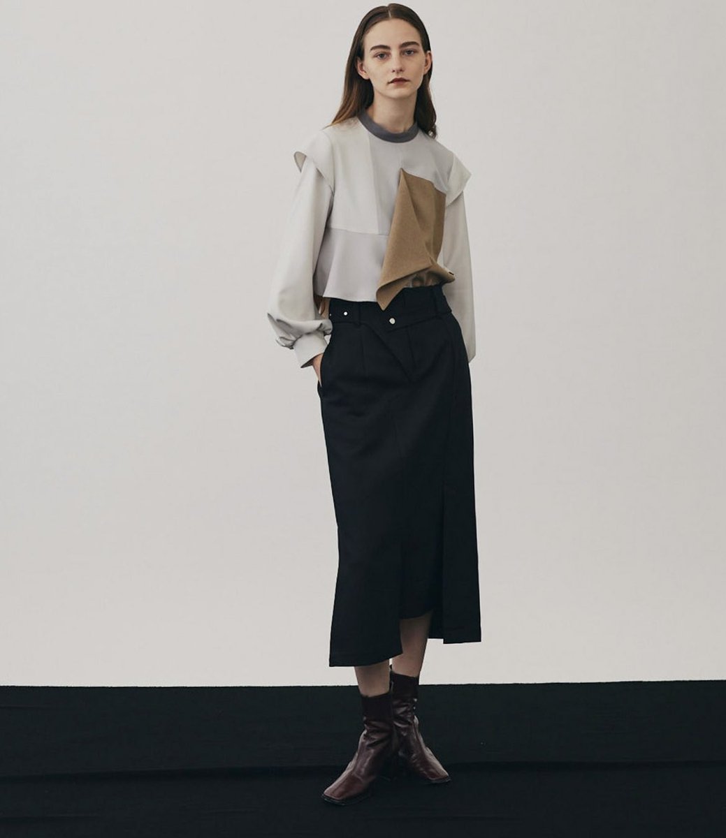 BUDOFASHION's tweet image. 顔タイプ診断で直線が多めと言われた方はかっこいいデザインや柄を勧められがちですが、お袖フリルや淡いカラーもいいですね⭐️

華やかなイヤリングを合わせて着ていただきたい☺️✨

▶︎armonia/フリルベストセットワンピース
▶︎UNITED TOKYO/フラッグバイカラーブラウス