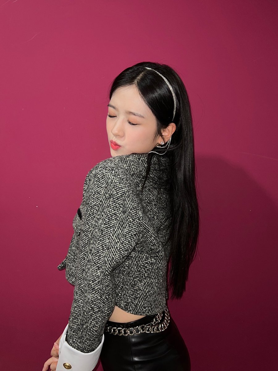 01lhstoire's tweet photo. - drop tag for our mc yujin! https://t.co/UxwmuM42IZ
