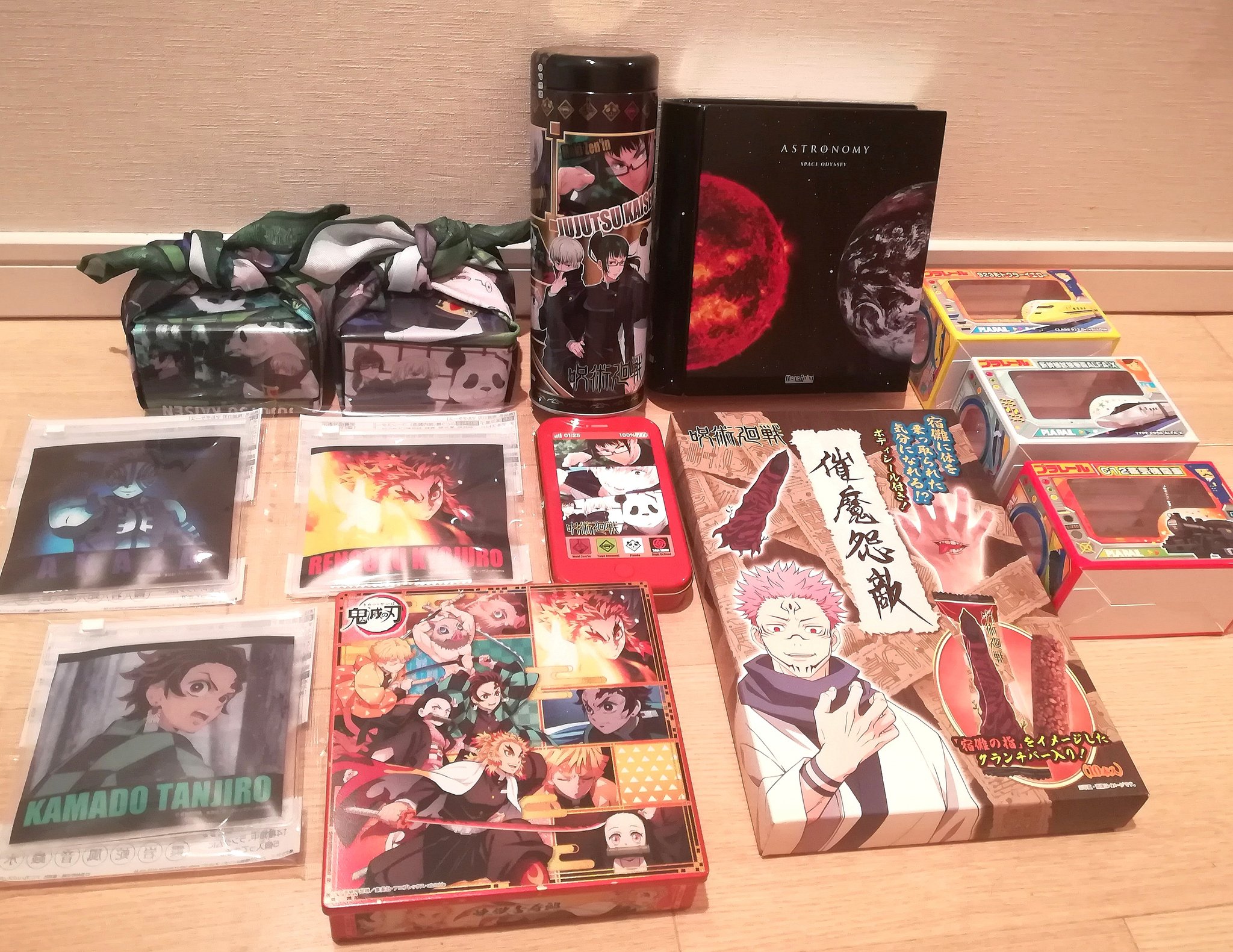 しま イオンのバレンタイン催事にて 鬼滅の刃も呪術廻戦もコーナー小さかった とうらぶコナン銀魂はデカかった あとは旦那のプロテインバー買うのみだ T Co 9u4dgrvgkd Twitter