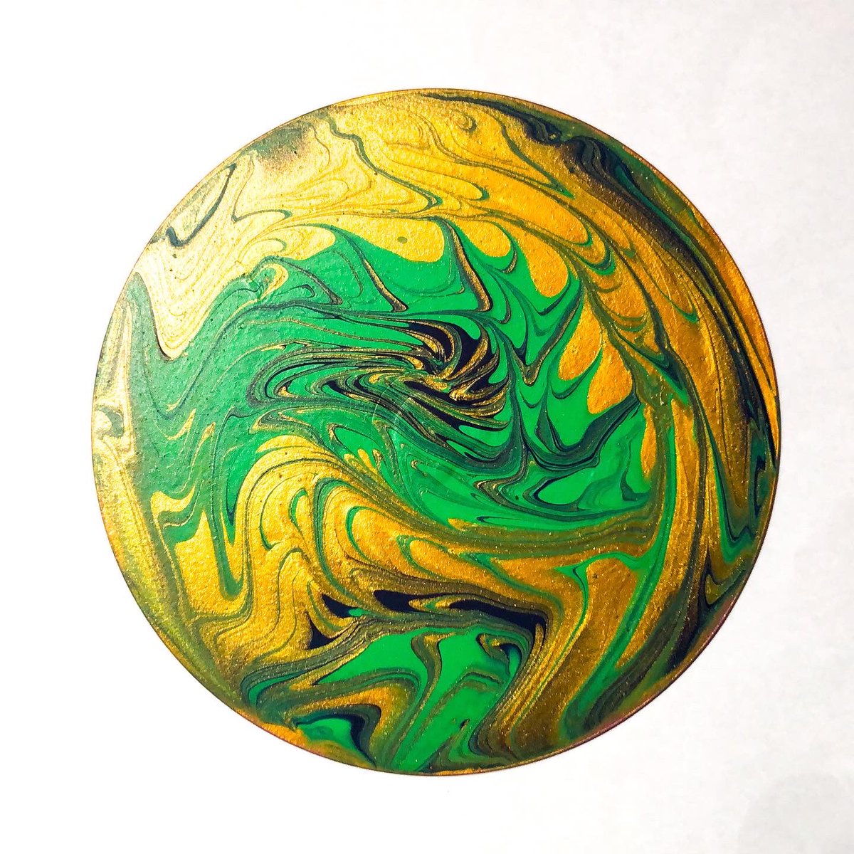 WhenIDecorate's tweet photo. It’s lovely to experiment with different art techniques and effects. The trick is to a) try out different things until you find something that works; and b) remember what you did/didn’t do to get that effect so you can do it again 😃
#acrylicpour #paintpour #artexperiments https://t.co/hy16WBRR6g