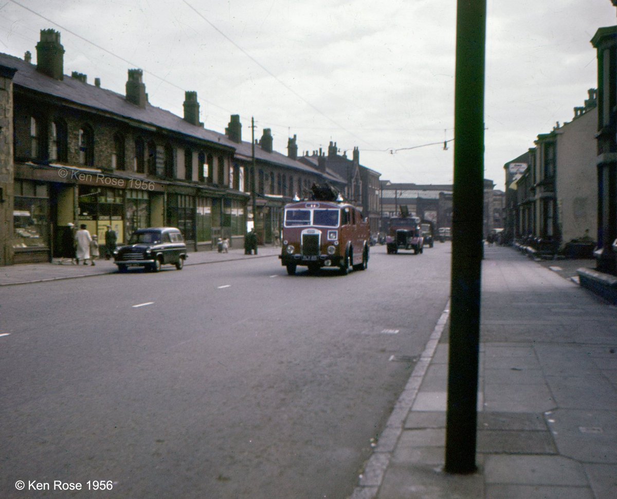 @HarryJacobson18 @angiesliverpool @YOLiverpool A photo from 1956 my dad took of fire tenders returning to Durning Road station