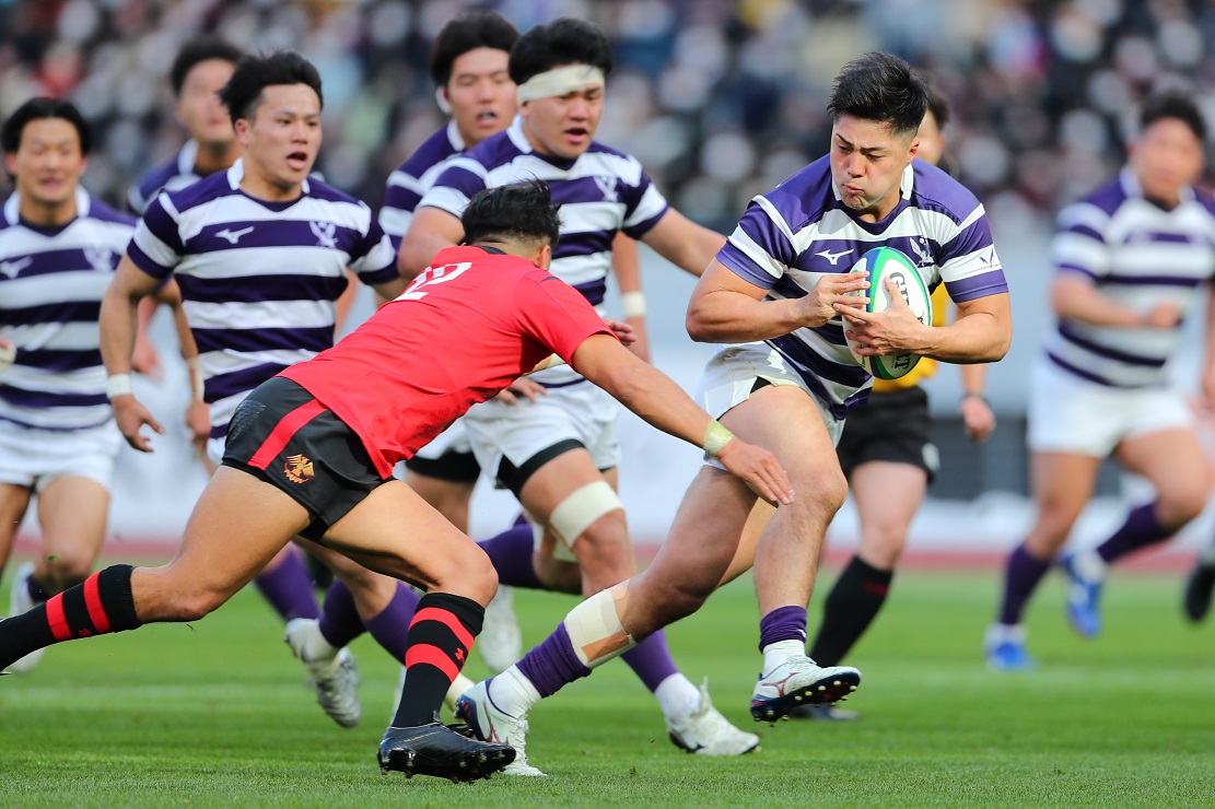 RUGBY_REPUBLIC's tweet photo. 帝京大が4季ぶりに王座奪還！　明治を下し10度目の大学ラグビー日本一
https://t.co/S8hwZ2mTuZ
#ラグビー #全国大学ラグビー選手権 #大学選手権 #帝京大学 #明治大学 https://t.co/DzBCL939Uo