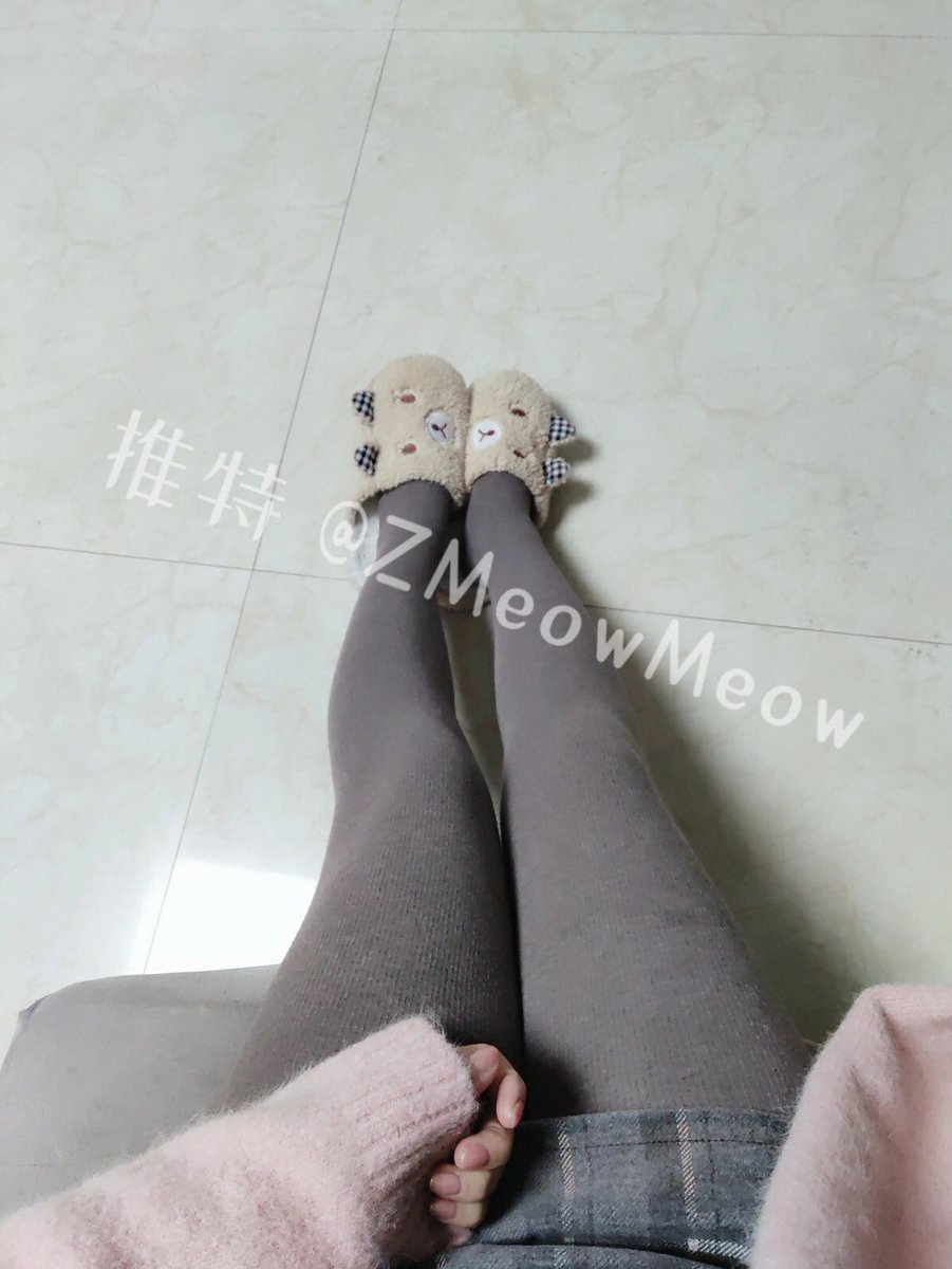 ZMeowMeow's tweet photo. 穿丝袜 只要是丝袜 不管什么颜色都会显得有气质😋有没有 #原味 #丝袜臭脚 #丝袜�� https://t.co/qhUcCvVfRq