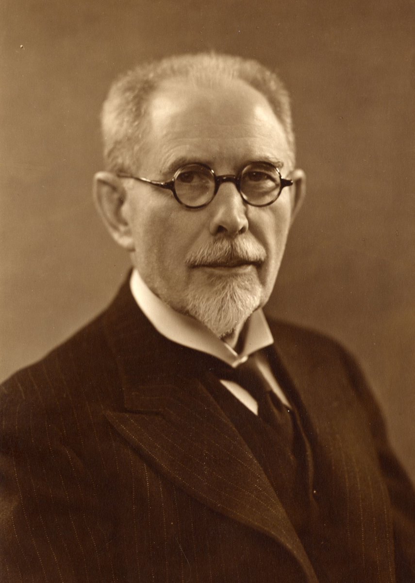CarlsbergGroup's tweet photo. What's the perfect pH value for beer? #Onthisday, we celebrate the birthday of Danish chemist S.P.L Sørensen who invented the pH Scale in the Carlsberg Research Lab back in 1909! Read more: https://t.co/MPKXQprKNR
#Carlsberg #pHscale #bettertoday #bettertomorrow https://t.co/lHVUDXHaJB