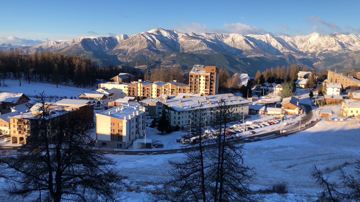 bchambaron's tweet photo. Saupoudrage de neige 🌨 vent glacial 🥶💨 grand soleil 🌞 une belle journée @VALBERGAlpesSud @meteo60 @Meteo06 @Meteo_PACA https://t.co/s3LV9x1xrr