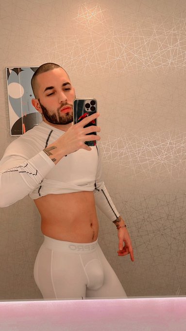 My white Nike fit Era🤍 https://t.co/Jha0TTxBA2