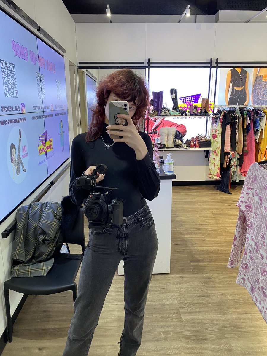 _mdvideo's tweet photo. me and my little camera ready to film for @ThrowBackVtg in Oxford Street! #selfemployed #miltonkeynes #videographer https://t.co/l52qiOLi8W