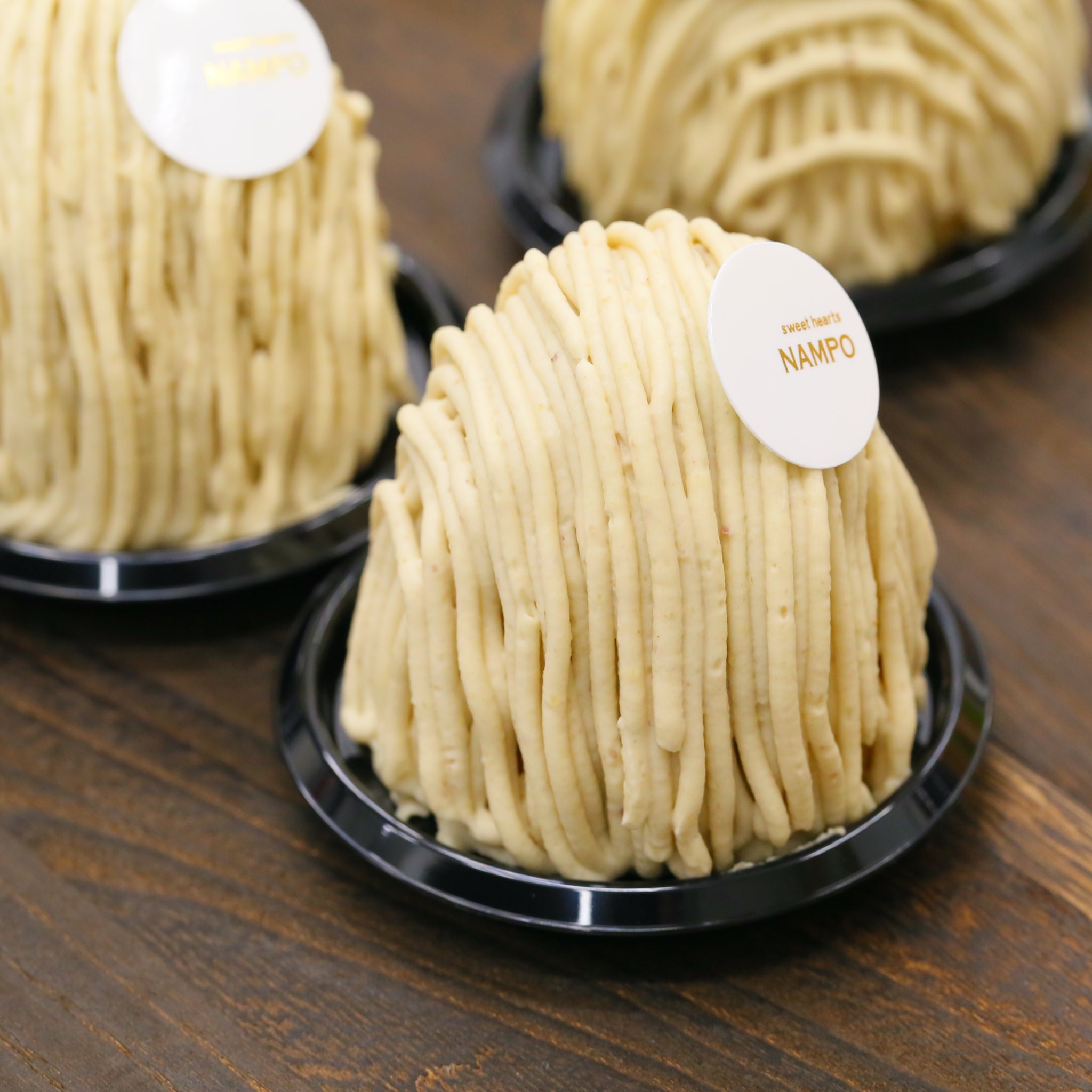 Sweet Hearts Nampo スイートハーツナンポ 和栗のモンブラン 熊本産の球磨栗を使用した当店の和栗 のモンブランは 和栗の上品な甘さと土台のオレンジ風味のパンドジェンヌが特徴です 洋栗のモンブランキャラクターが全く異なるので ぜひ食べ比べて