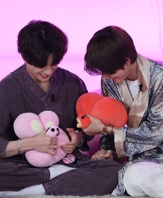 taekook tweet media