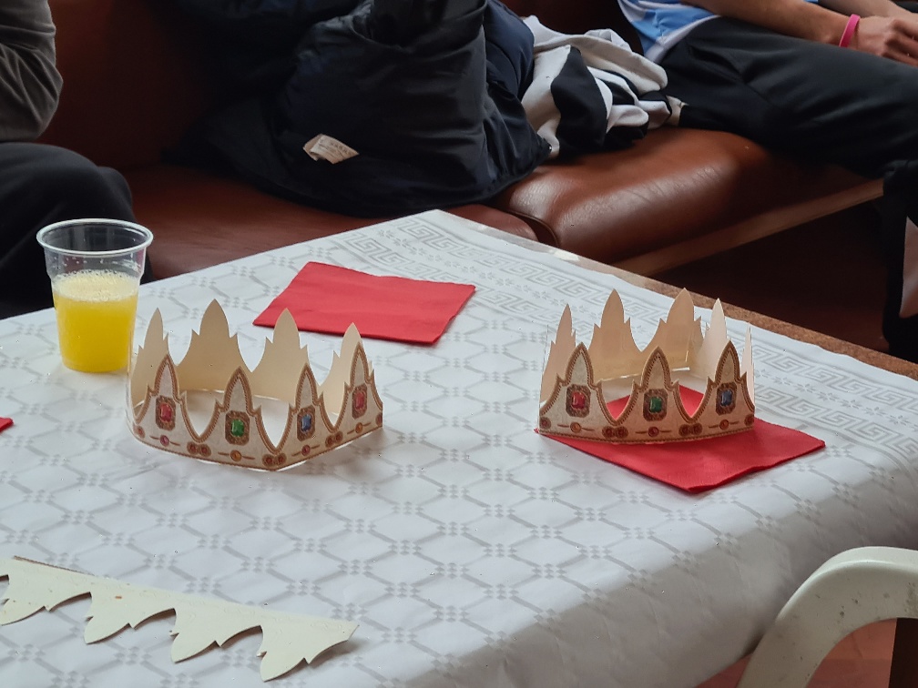 Merci aux jeunes <a href="/ellipse_78/">e</a> pour leur sourire et leur joie de vivre malgré la météo lors de leur entrainement #hockey sur gazon, une belle leçon. Et ce moment de partage autour de la galette, merci aussi aux accompagnants #sportadapté #Handicap